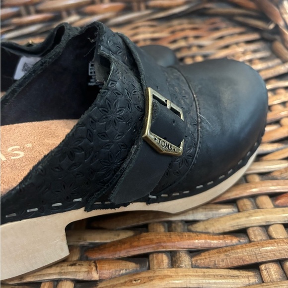 Tom's Elisa Wooden Heel Clog
Black and Cream Leather Mules with Buckle - Picture 3 of 9